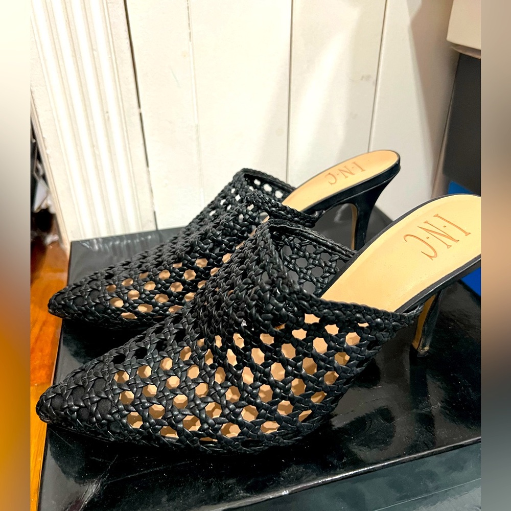 So classy INC concept mule sandal heels😍😍😍